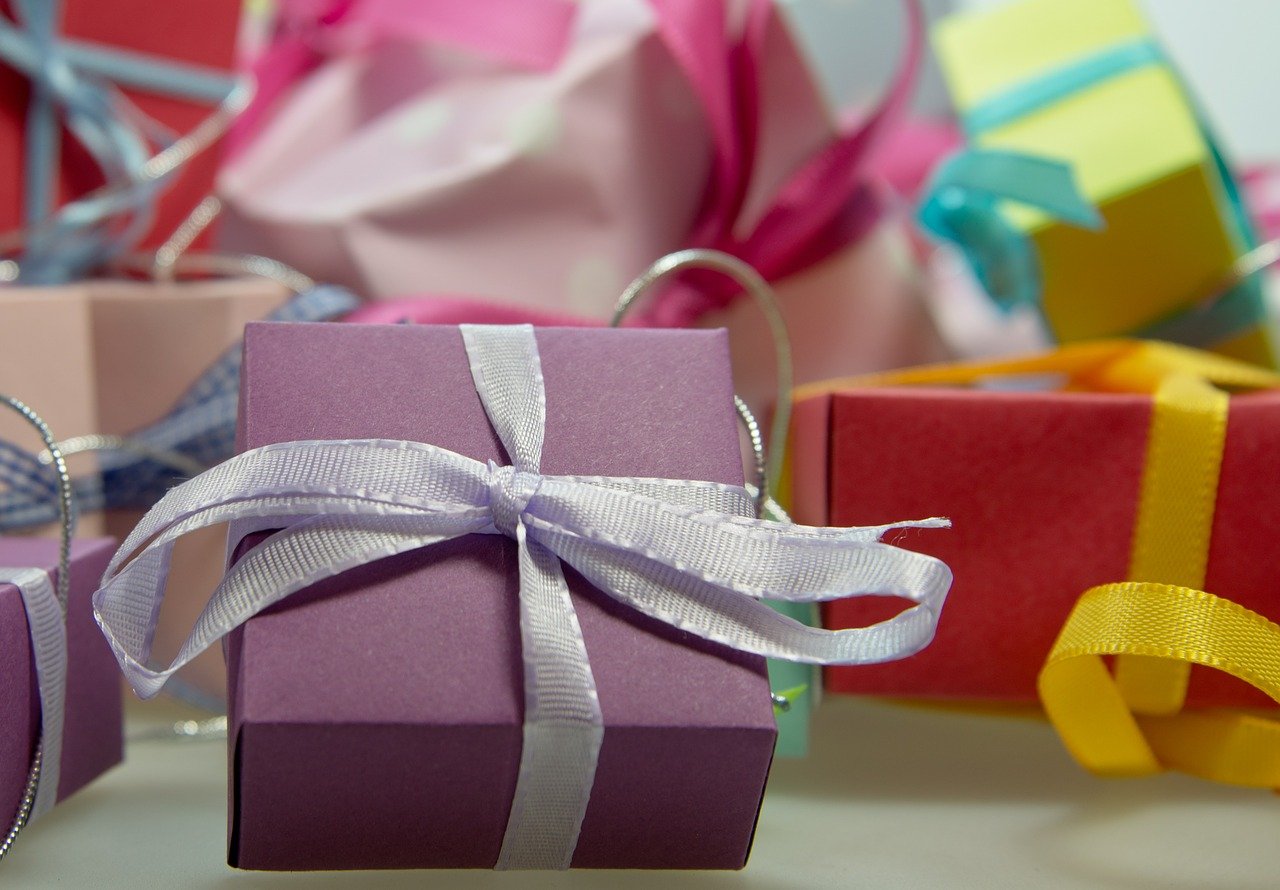 Стоит ли дарить дорогие подарки?